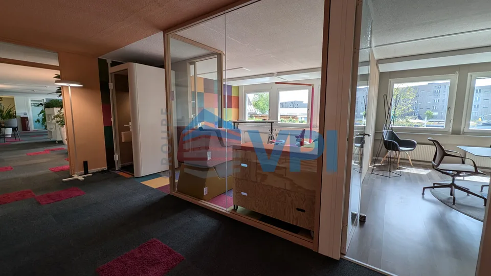 Mont-sur-Lausanne - Beau bureau de 486m2 avec quai de déchargement