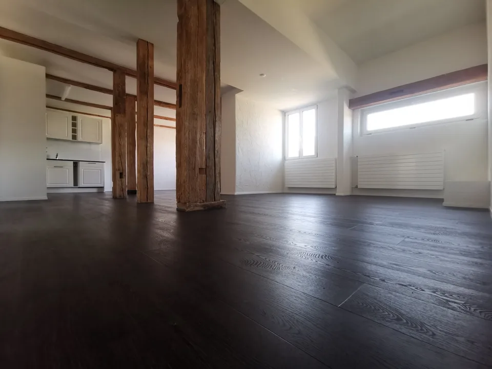 Lichtdurchflutete 3.5 Zimmerwohnung mit charmanten Sichtbalken