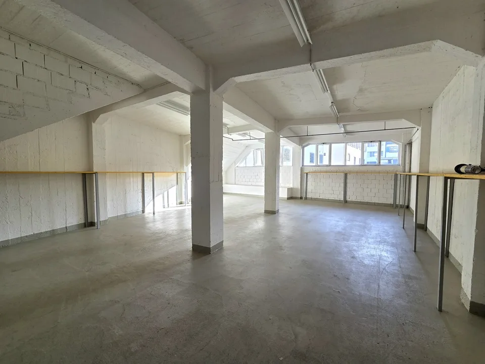 Lagerraum im Rohbau im 1. Obergeschoss zu vermieten - 107 m²