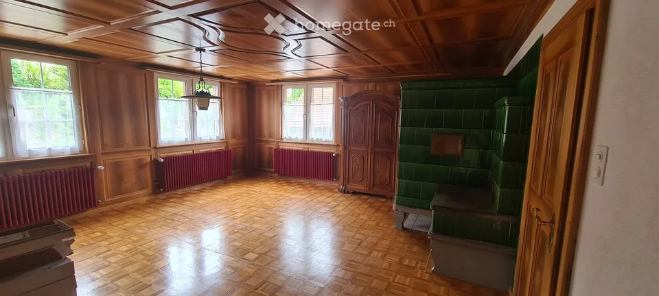Charmant appartement de 5,5 pièces dans un immeuble ancien au rez-de-chaussée surélevé à Nussbaumen TG