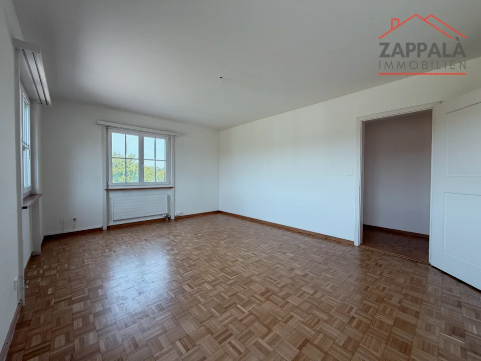 Elegante 4-Zimmer-Wohnung im Erdgeschoss In Schönenbuch