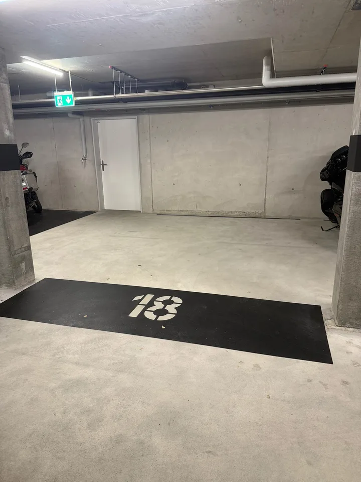 Motorrad-Einstellplatz zu vermieten