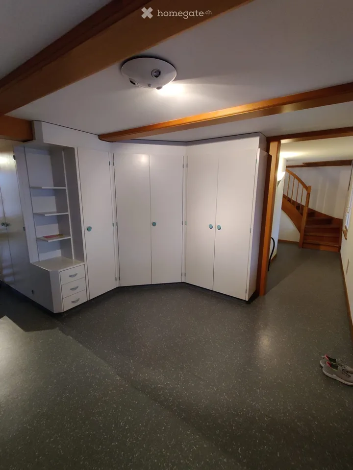 Grosszügige Wohnung in 3 Familienhaus