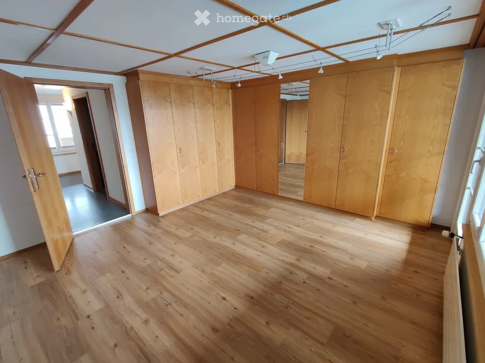 Grosszügige Wohnung in 3 Familienhaus