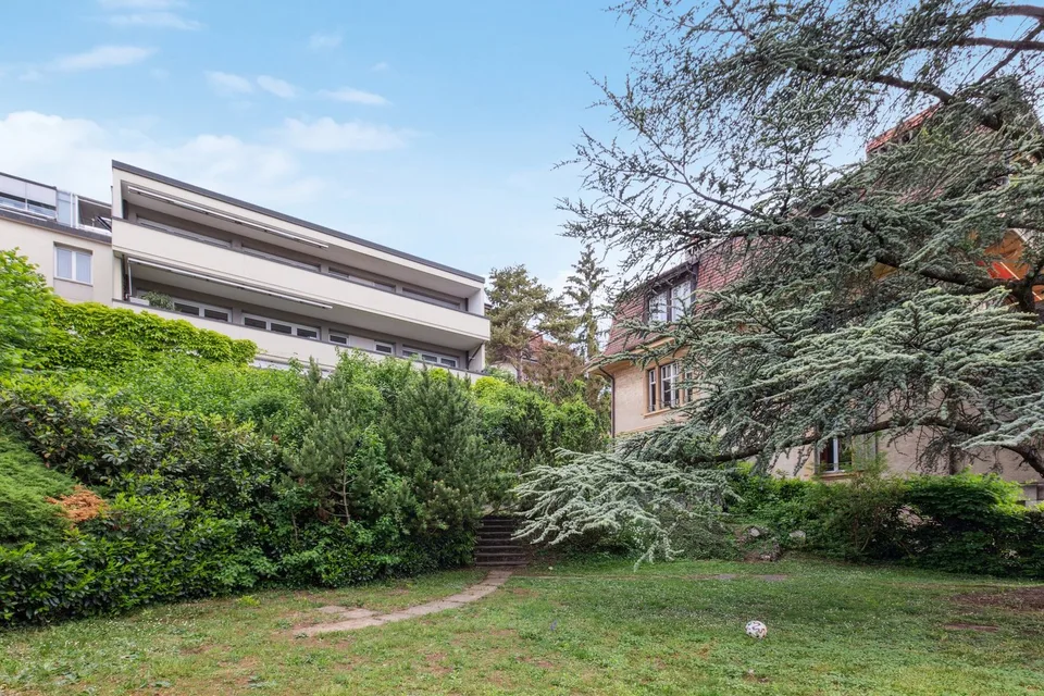 Proche de la gare CFF et de l'hôpital Pourtalès
