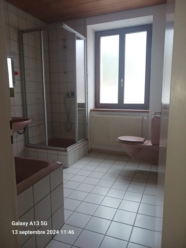 Charmantes Doppelhaushälfte mit 4,5 Zimmern und Kamin – Foto 8 von 13