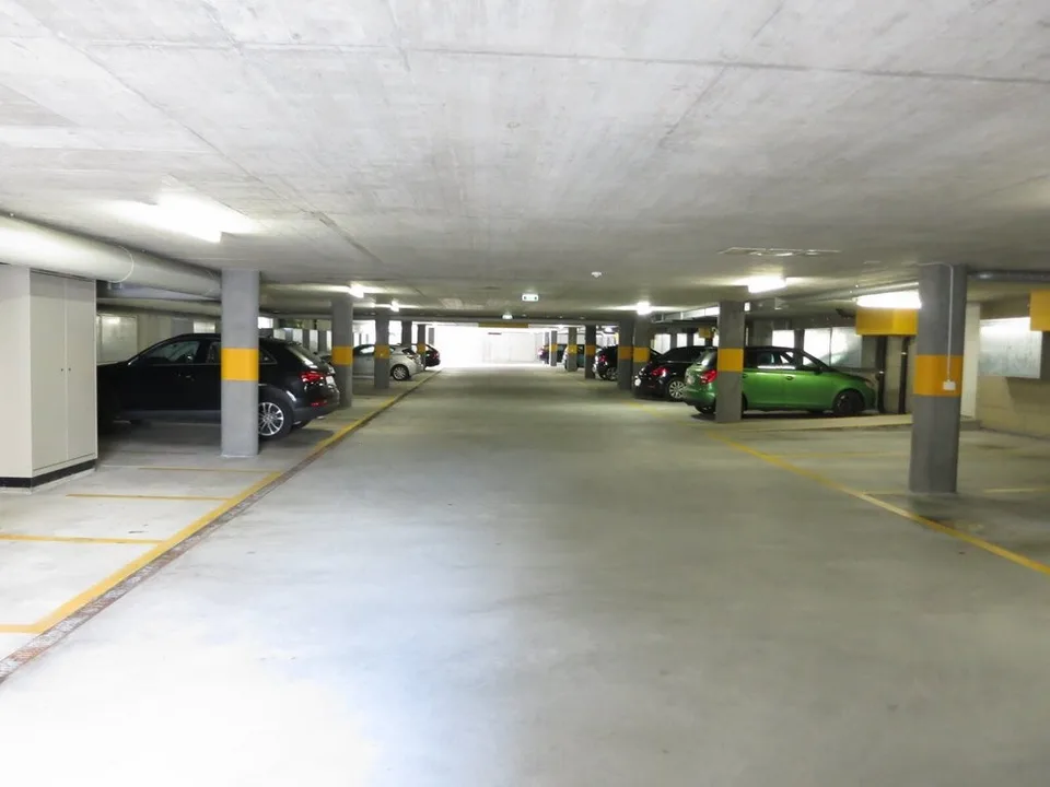 Einstellplätze sowie Motorradplätze Tiefgarage
