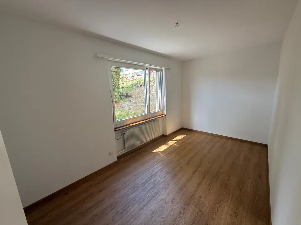 Sonnige und geräumige 4.5-Zimmerwohnung (10013)
