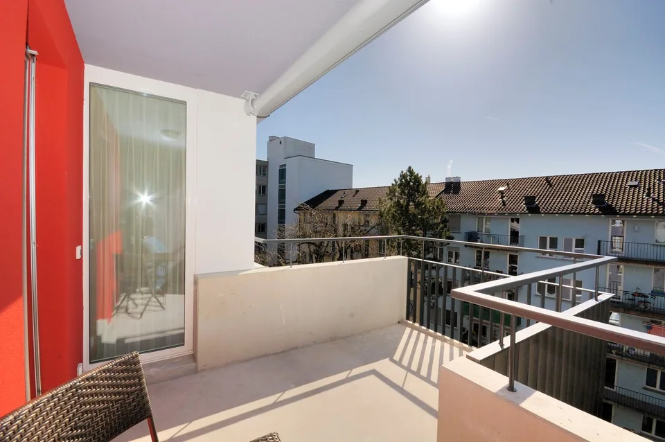Charming 1.5-Room Furnished Apartment with Balcony in Zürich's Seefeld District