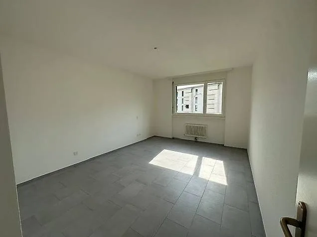 Wir vermieten eine 2.5-Zimmer-Wohnung im Sagittario-Viertel