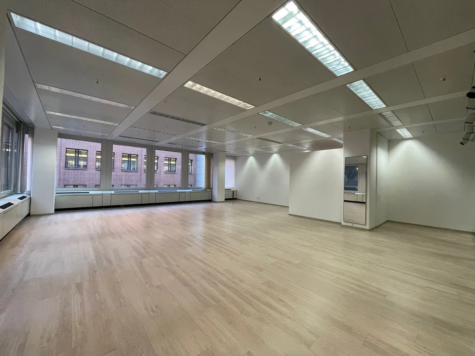 ZU VERMIETEN - SR212 105 m²