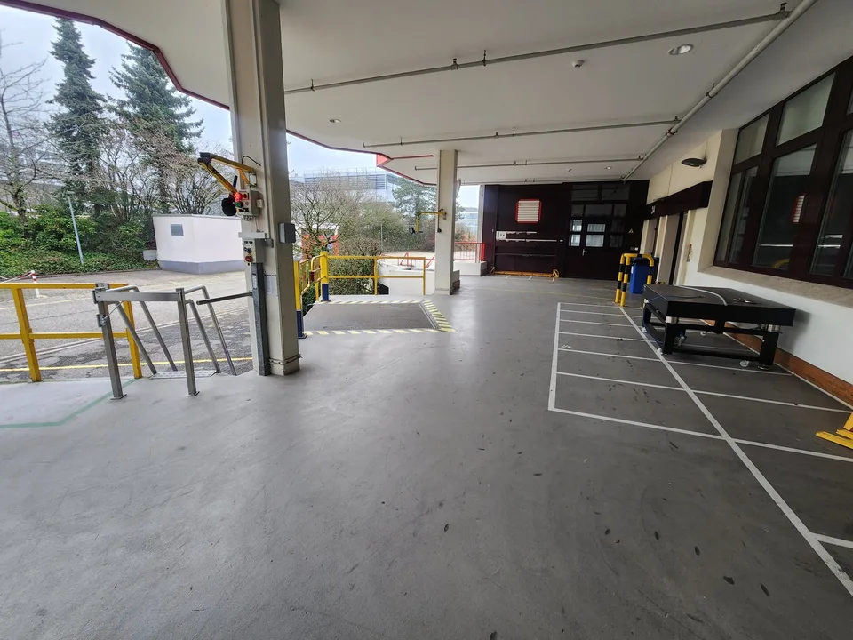 Spazio logistico con accesso diretto al molo pesante