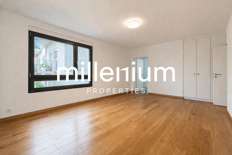 Bello appartamento contemporaneo con balcone