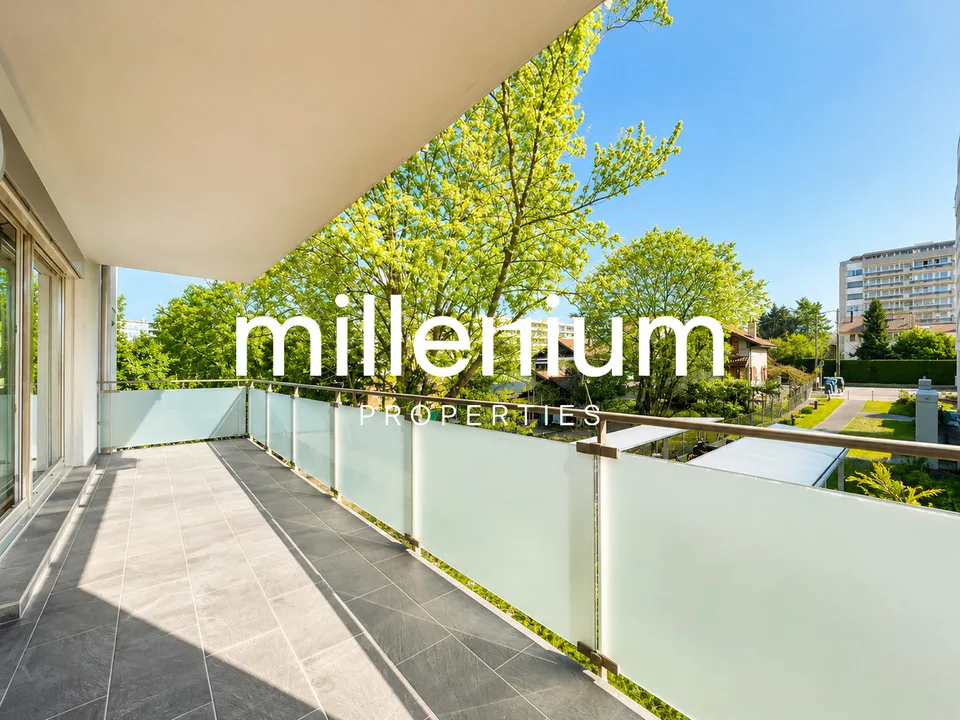 Bel appartement contemporain avec balcon