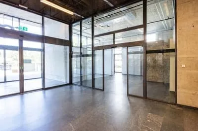 Spazio commerciale moderno nel centro di Gossau ZH