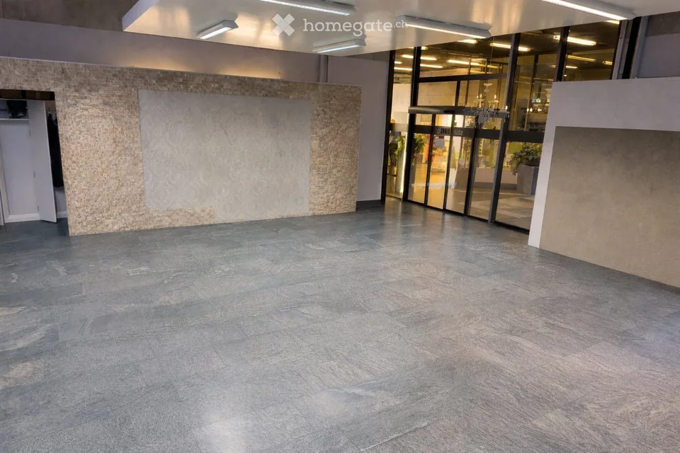 Spazio commerciale moderno nel centro di Gossau ZH