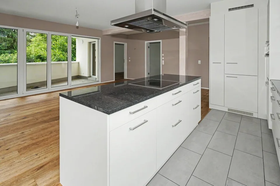 Appartamento moderno 3.5 locali con cucina aperta e finiture di alta qualità a Binningen