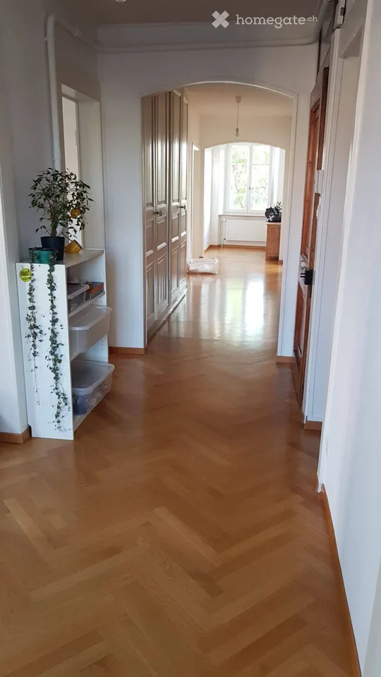 Großes Zimmer in einer 4-Zimmer-WG/5 Personen/2 Badezimmer.