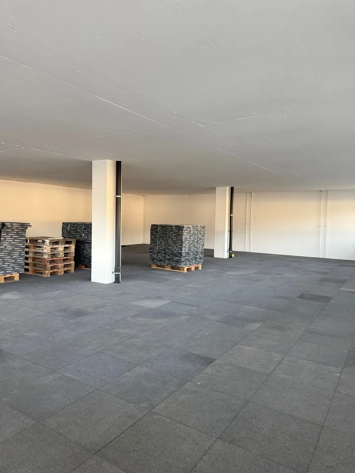 305m² office in Baar for rent