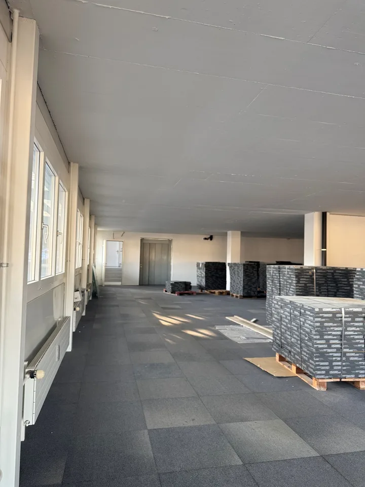 305m² di ufficio a Baar in affitto – foto 7 di 8