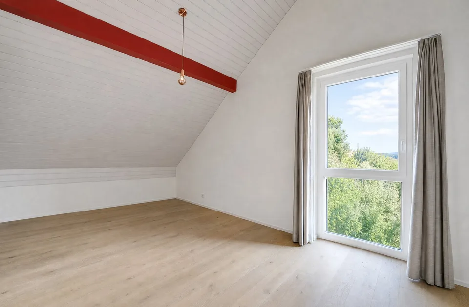 In esclusiva - Ampio e luminoso duplex di 3.5 locali con vista parziale sul lago