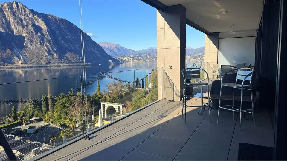 Esclusivo 3.5 locali con ampia terrazza e vista lago