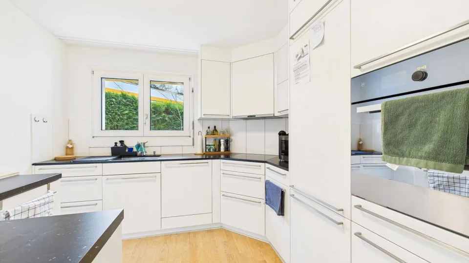 Attraktives Renditeobjekt in Dietikon - sanierte 3.5-Zimmer-Wohnung mit Atelier