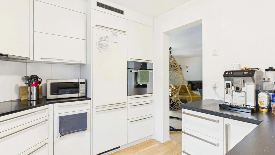 Attraktives Renditeobjekt in Dietikon - sanierte 3.5-Zimmer-Wohnung mit Atelier