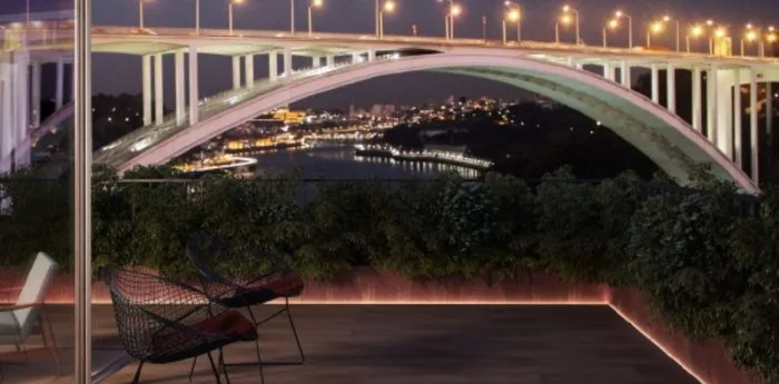 PRÄCHTIGES PENTHOUSE IN PORTO