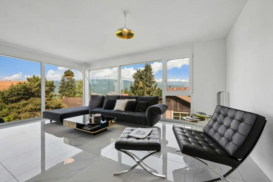 Stilvolle Etagenwohnung mit sonnigem Balkon und Weitblick