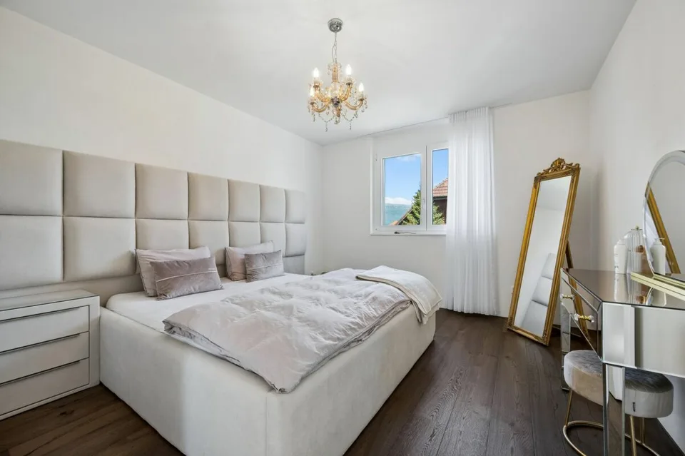 Stilvolle Etagenwohnung mit sonnigem Balkon und Weitblick