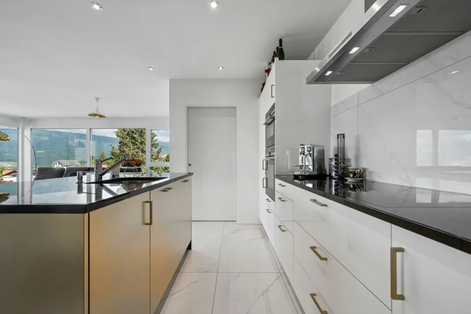 Stilvolle Etagenwohnung mit sonnigem Balkon und Weitblick