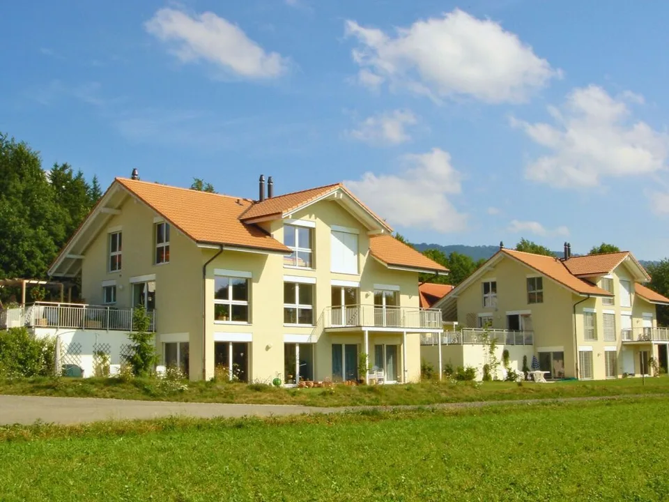 Zwei 3-Familienhäuser mit traumhaft schöner Aussicht
