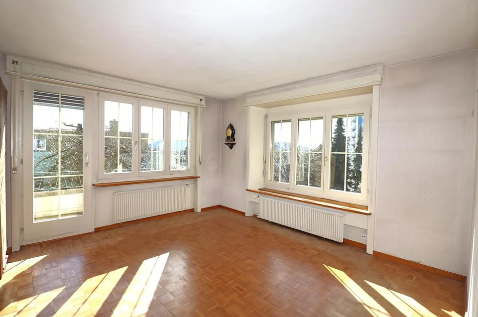 Wohnhaus mit Garage und beheizter Gartenhalle (zus. Wohn- oder Arbeitsraum)
