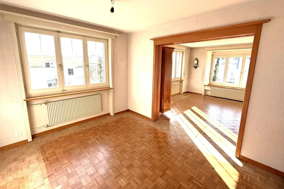 Wohnhaus mit Garage und beheizter Gartenhalle (zus. Wohn- oder Arbeitsraum)