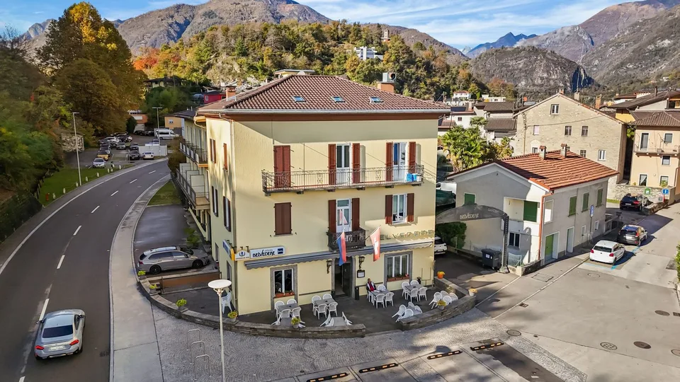 Storico albergo con ristorante, grotto e terreno edificabile – una rara opportunità nel cuore del Ticino