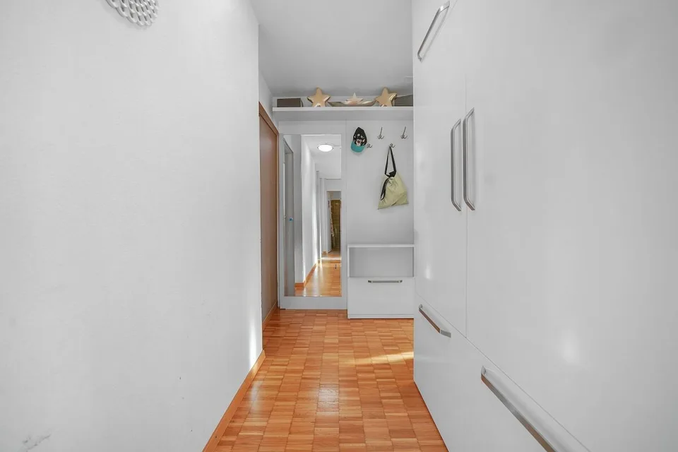 Helle, zentrale 4.5-Zimmer Eigentumswohnung mit Weitsicht – Foto 14 von 16
