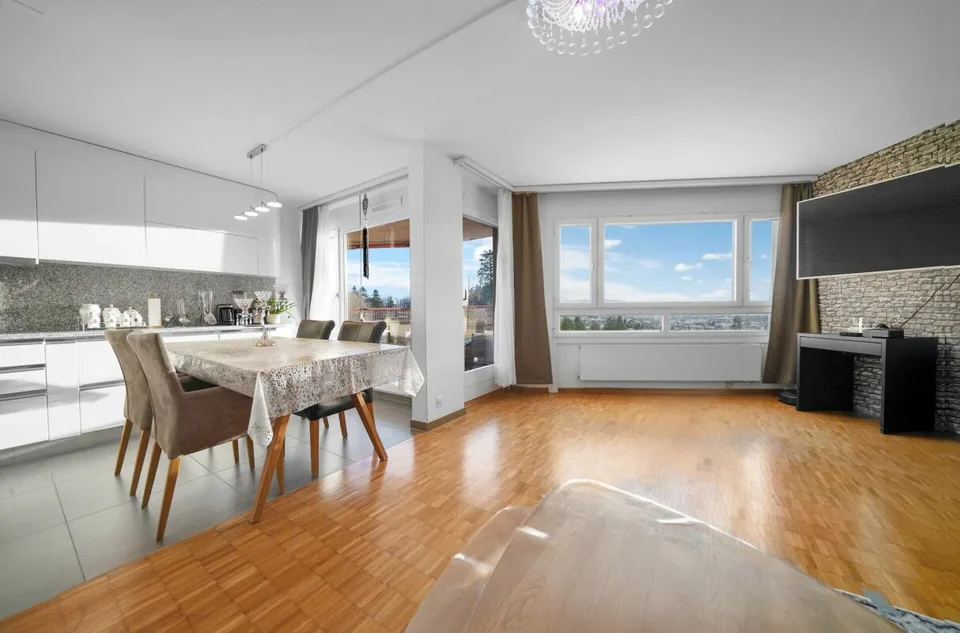 Helle, zentrale 4.5-Zimmer Eigentumswohnung mit Weitsicht