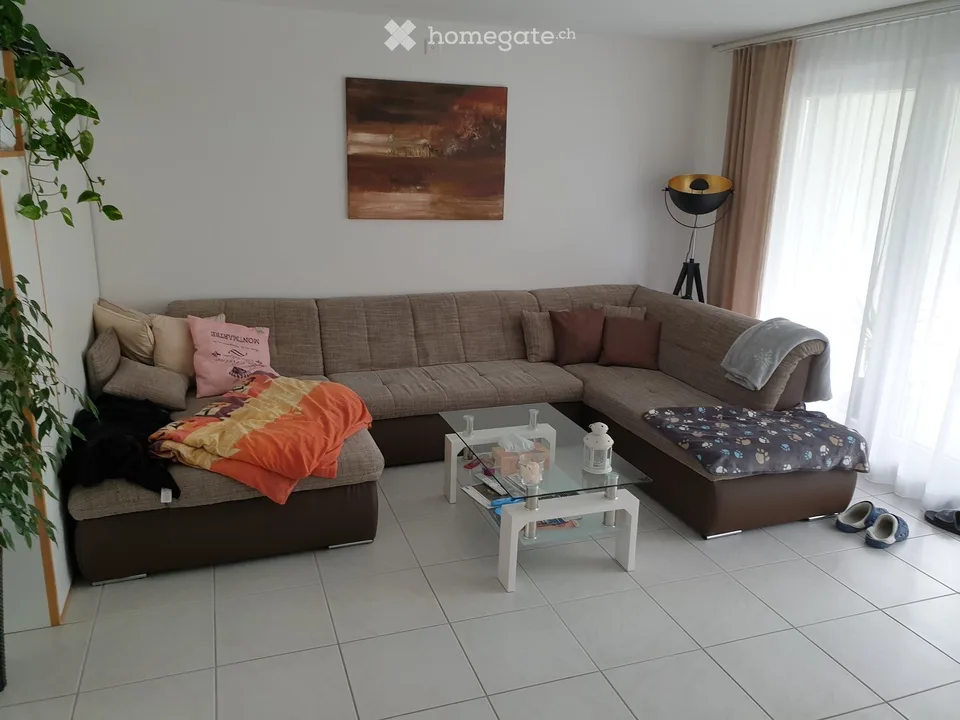 Affascinante appartamento di 4,5 locali con molto spazio, 2 balconi, stanza hobby e garage a Fehraltorf