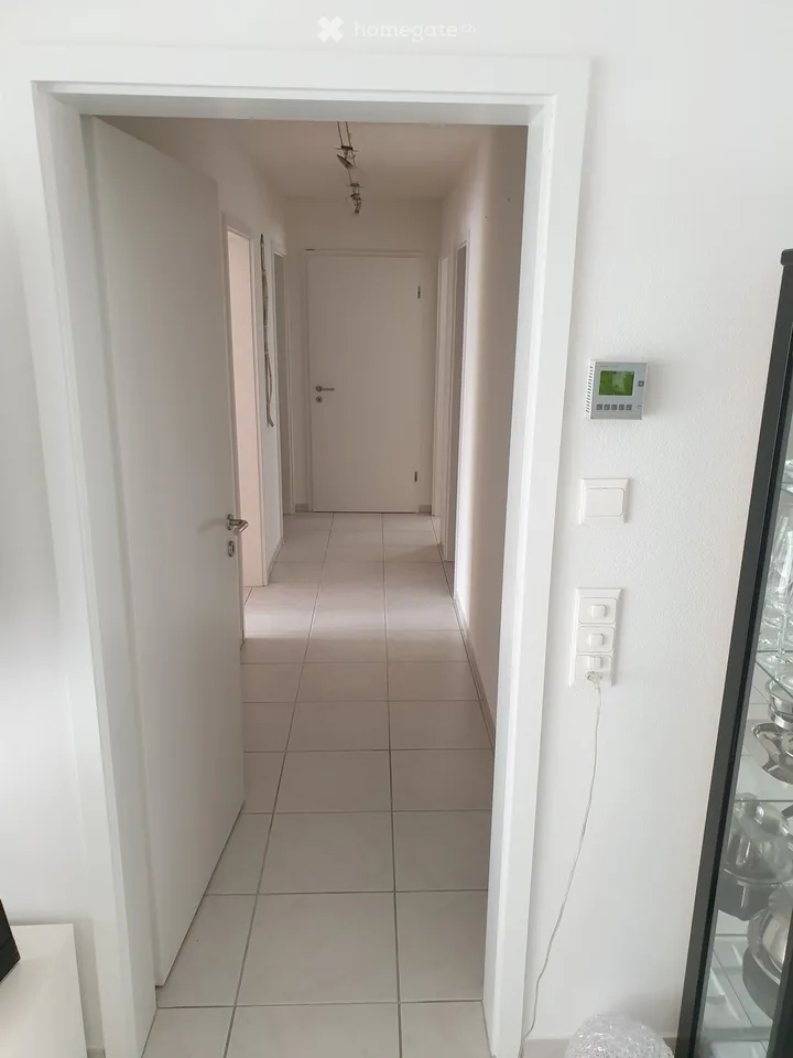 Affascinante appartamento di 4,5 locali con molto spazio, 2 balconi, stanza hobby e garage a Fehraltorf