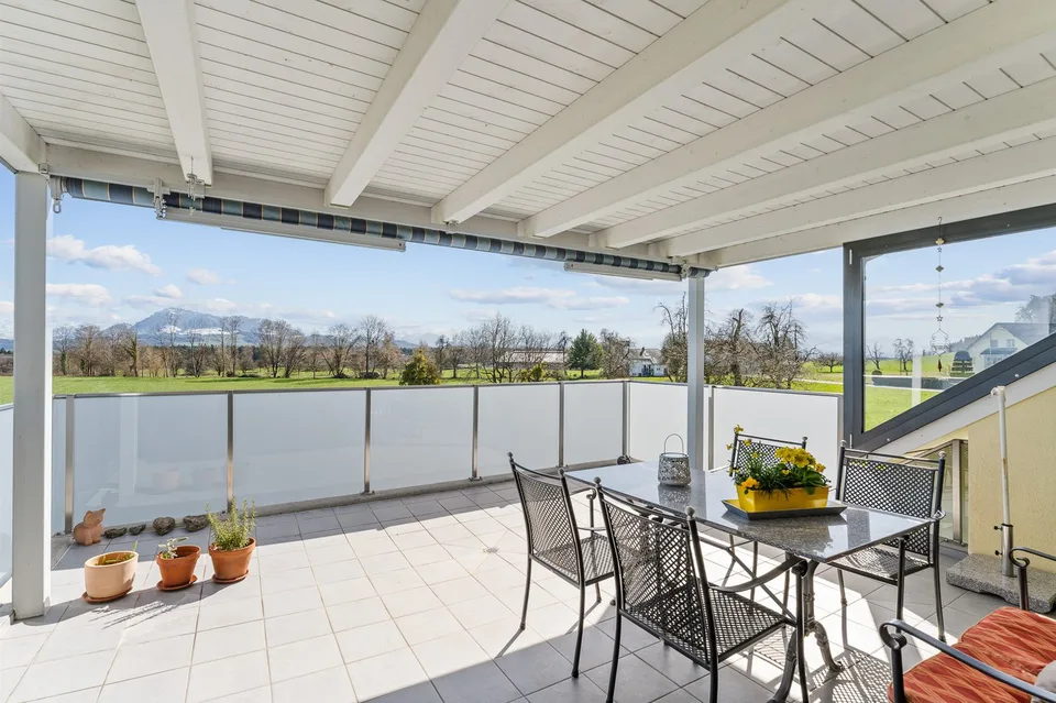 Appartement-maisonnette lumineux 4.5 pièces avec balcon spacieux