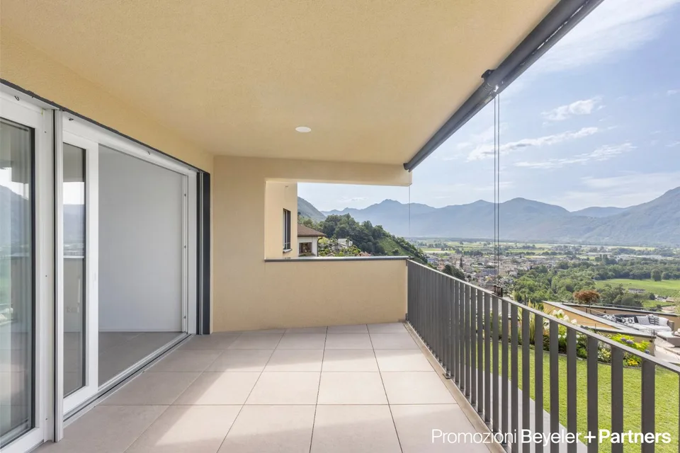 Elegante appartamento 4.5 locali con terrazza, stupenda vista sul Lago Maggiore