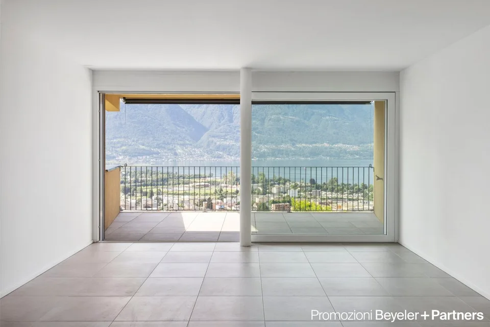 Elegante appartamento 4.5 locali con terrazza, stupenda vista sul Lago Maggiore