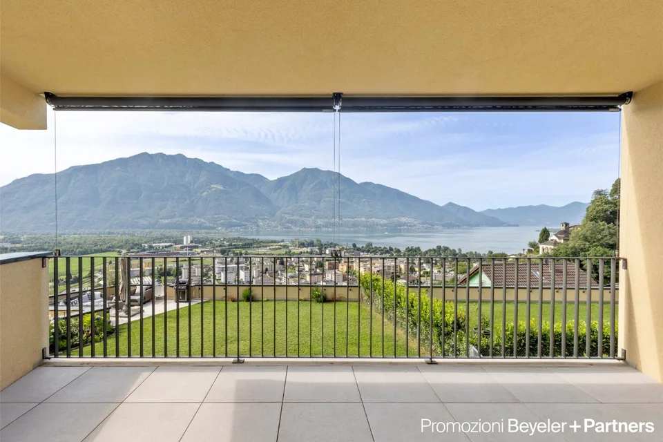 Elegante appartamento 4.5 locali con terrazza, stupenda vista sul Lago Maggiore
