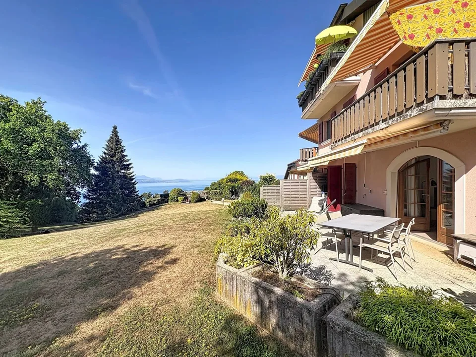 Appartement de 2,5 pièces avec terrasse de 38 m2 face au lac