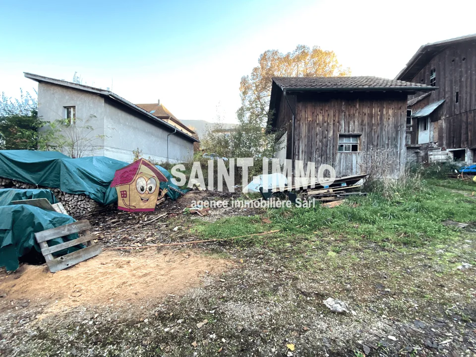 Building plot of 1’679 m2 with outbuildings in Malleray