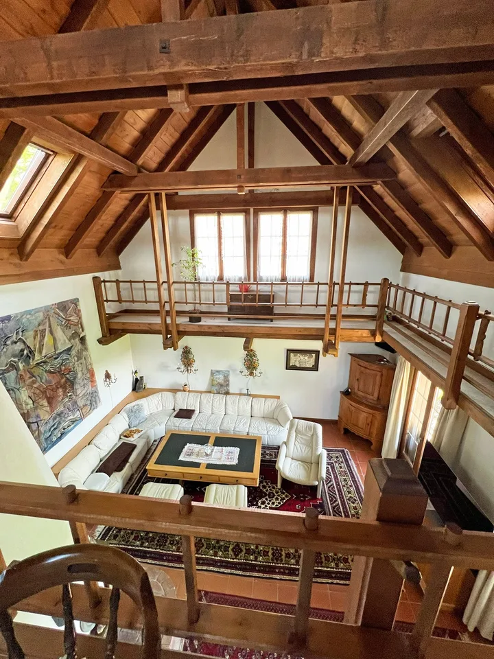 Charmante ferme de 5,5 pièces avec vue panoramique et ambiance de vie spéciale – photo 6 sur 13