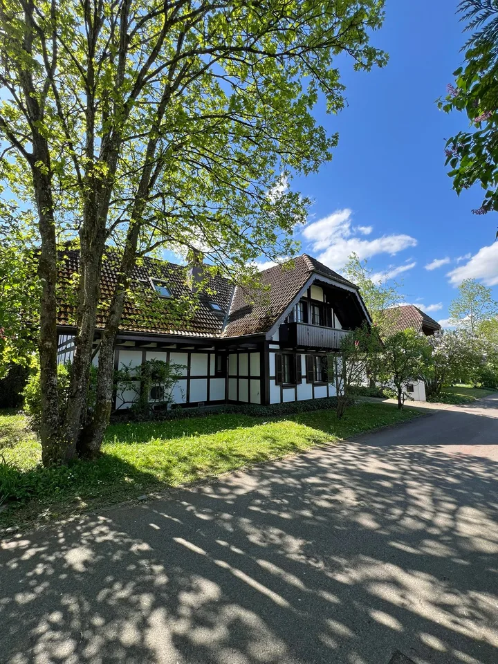 Charmantes 5.5 Zimmer Bauernhaus mit Weitsicht und besonderem Wohnambiente