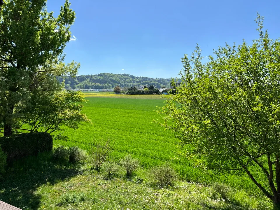 Charmante ferme de 5,5 pièces avec vue panoramique et ambiance de vie spéciale