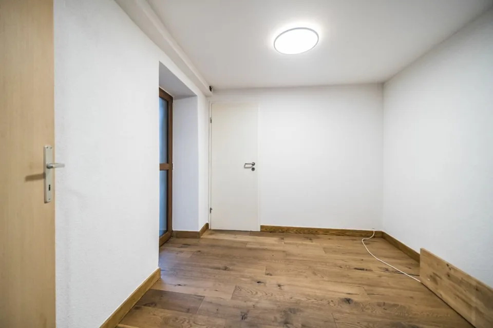 Kleines Dorfhaus, bestehend aus zwei Studios